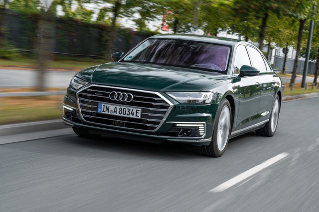 Audi A8 photo 28