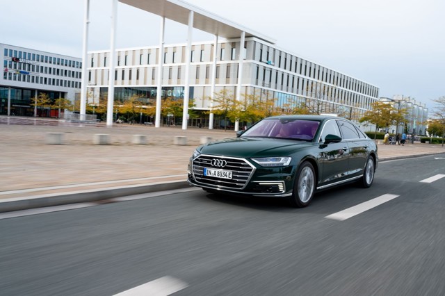 Audi A8 photo 29