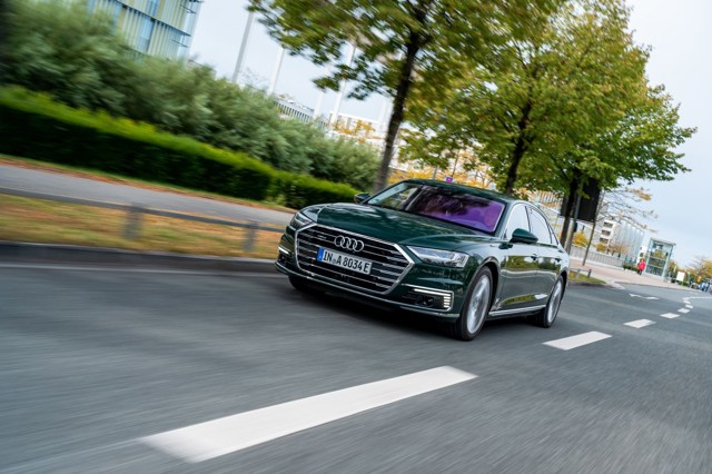 Audi A8 photo 32