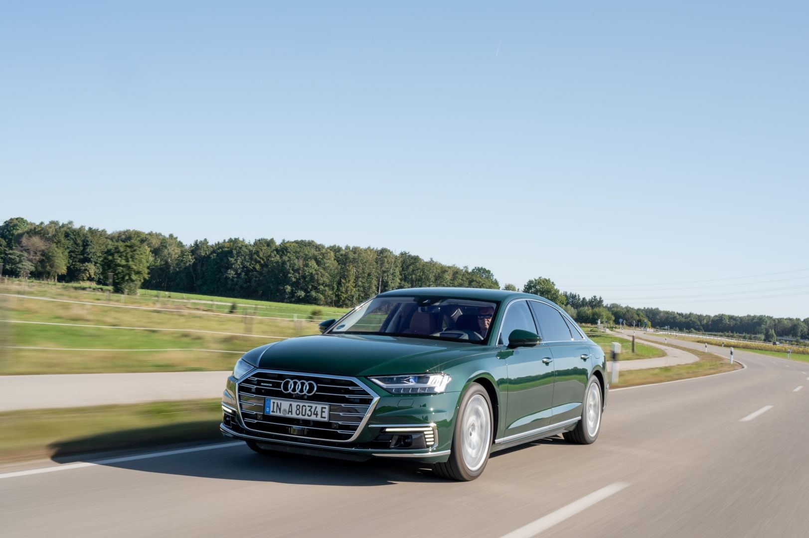 Audi A8 photo 34