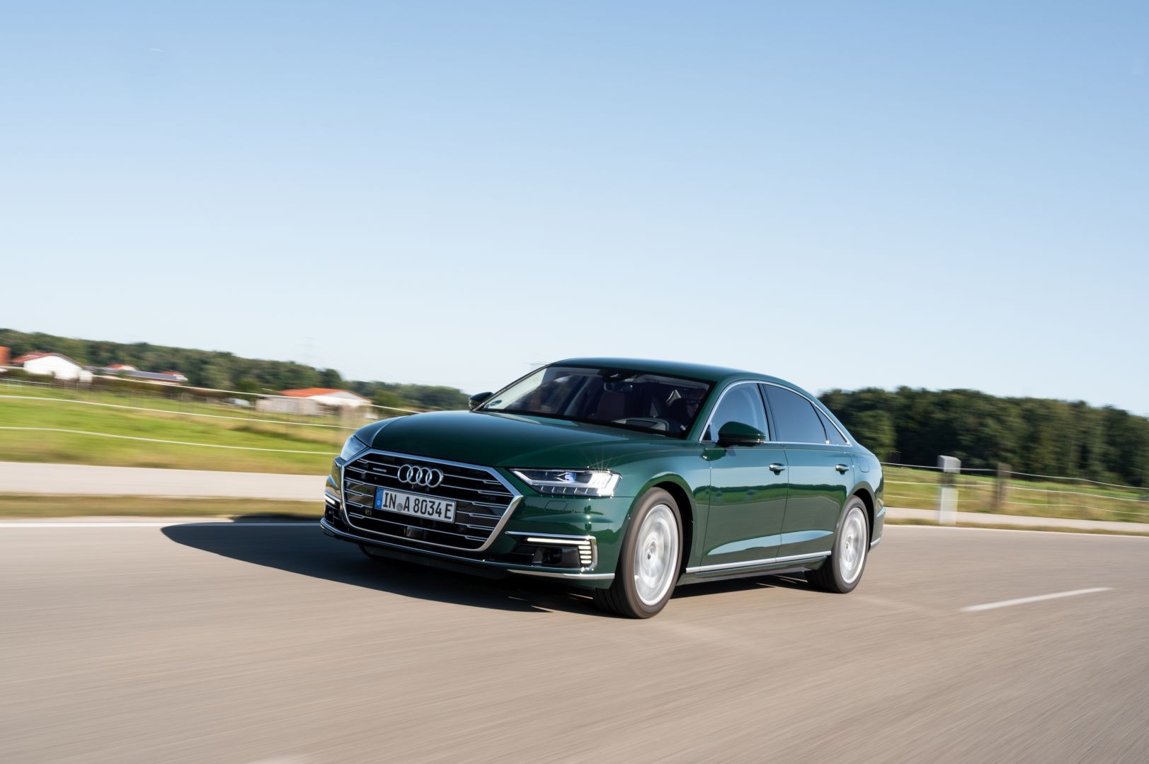 Audi A8 photo 35