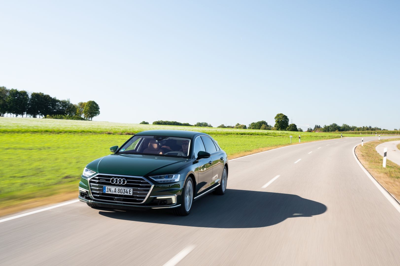 Audi A8 photo 40