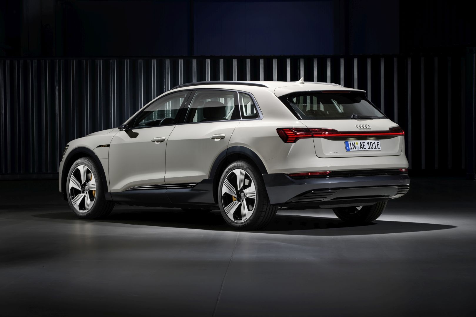 Audi E-Tron photo 8