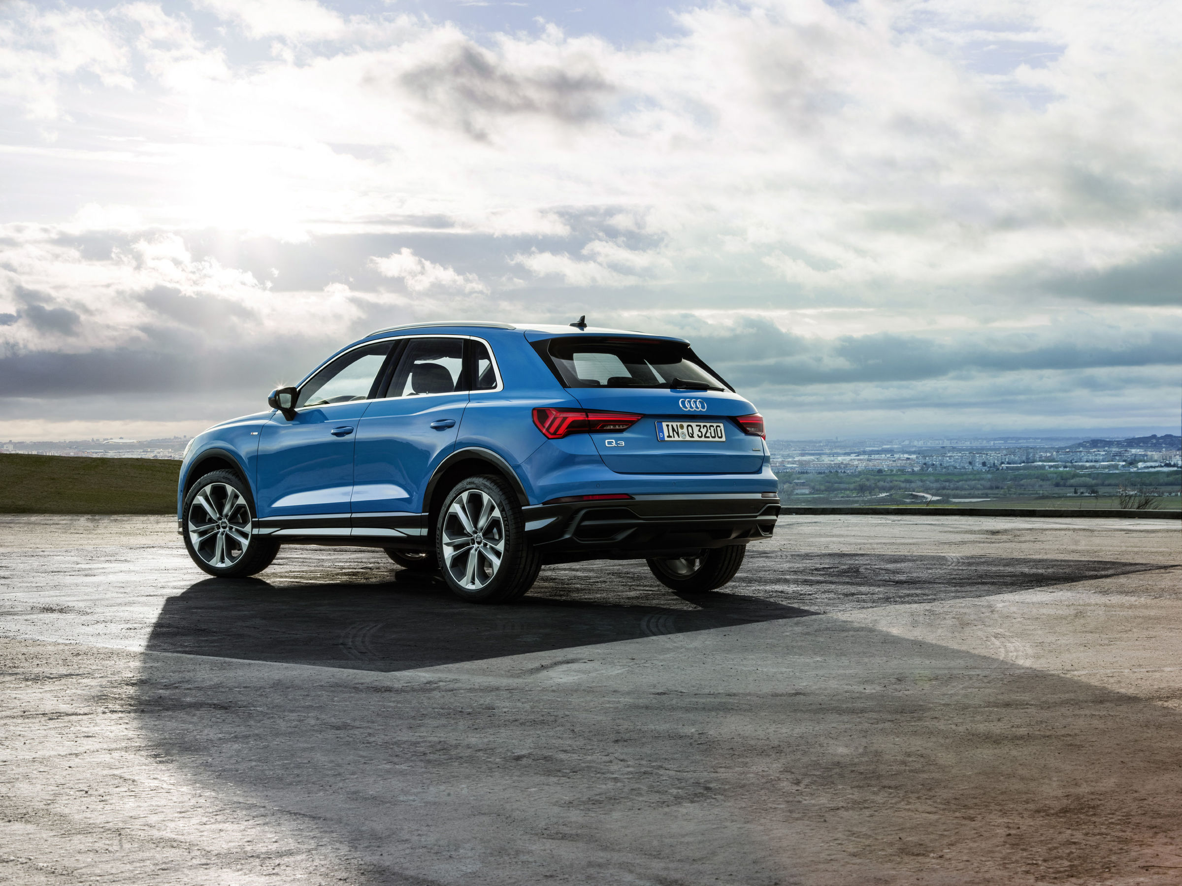 Audi Q3 photo 8