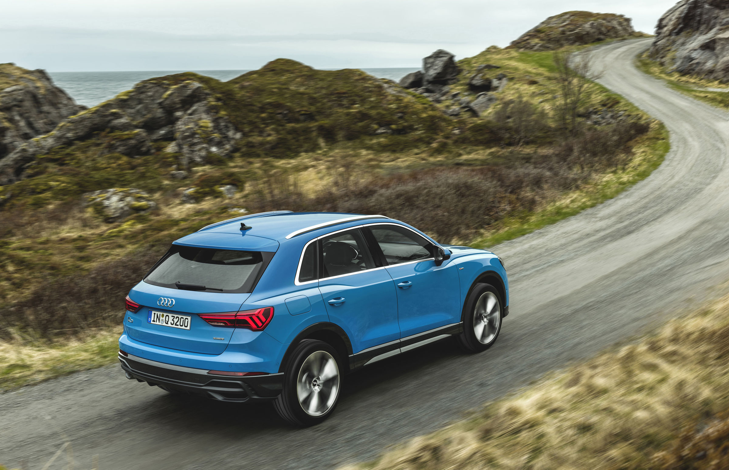 Audi Q3 photo 11