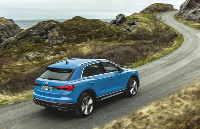 Audi Q3 photo 11
