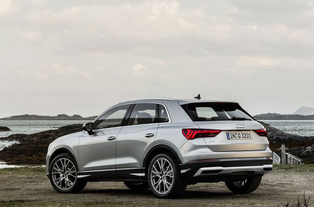 Audi Q3 photo 17
