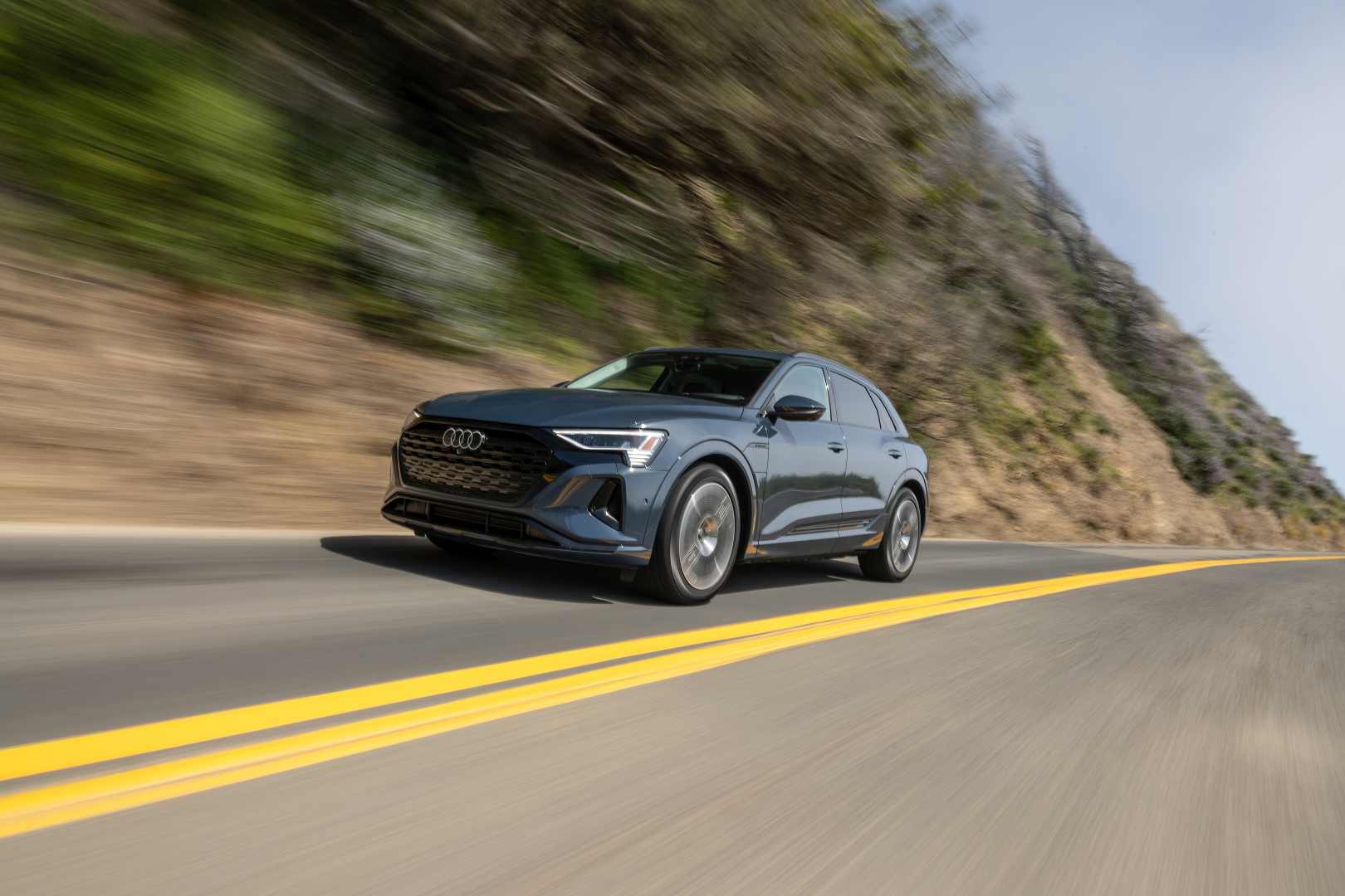 Audi Q8 E-Tron photo 85