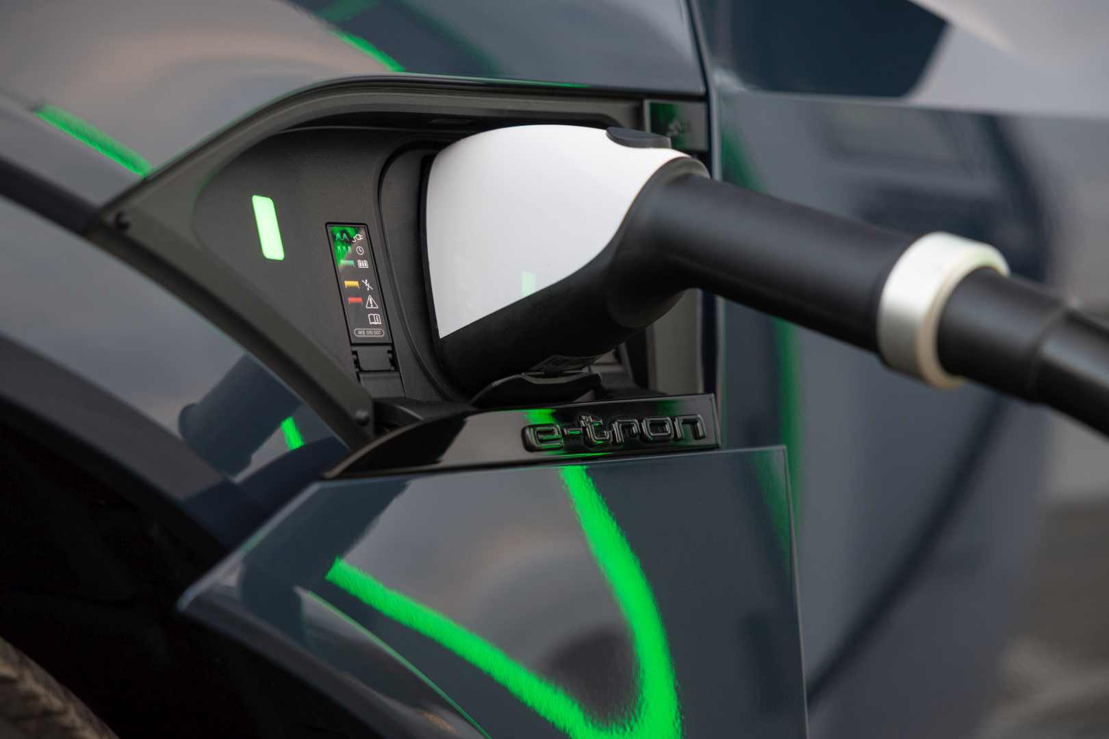 Audi Q8 E-Tron photo 90