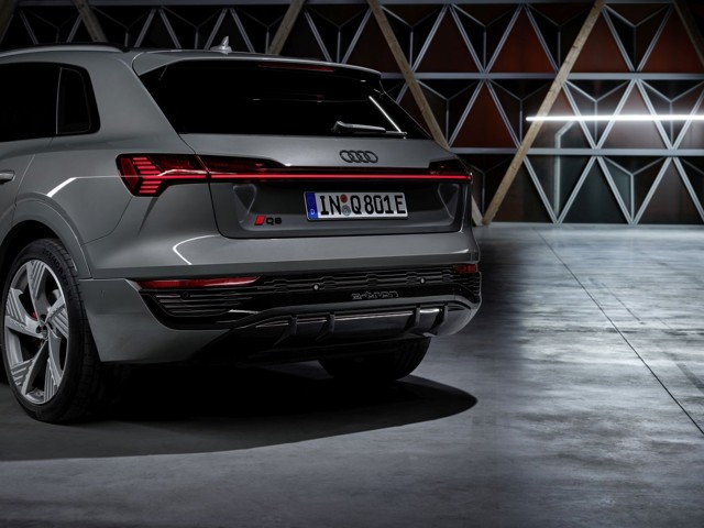 Audi Q8 E-Tron photo 8