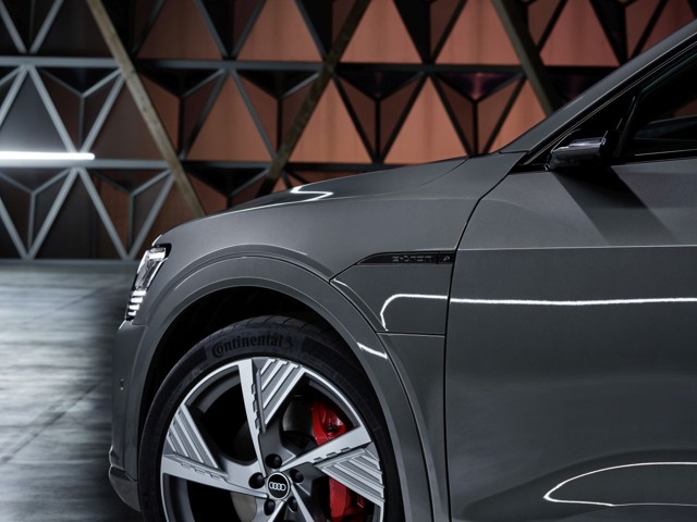 Audi Q8 E-Tron photo 10
