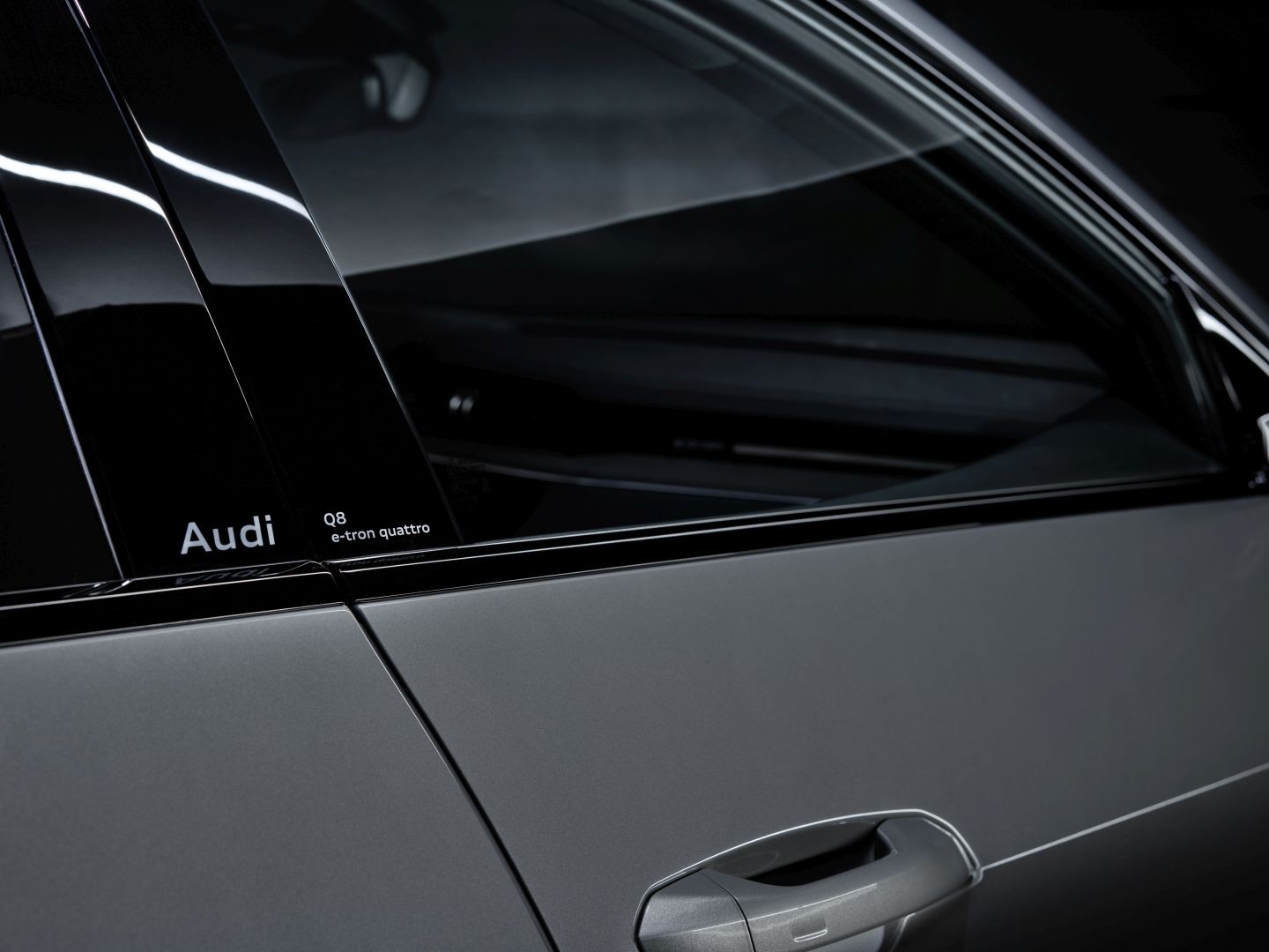 Audi Q8 E-Tron photo 11