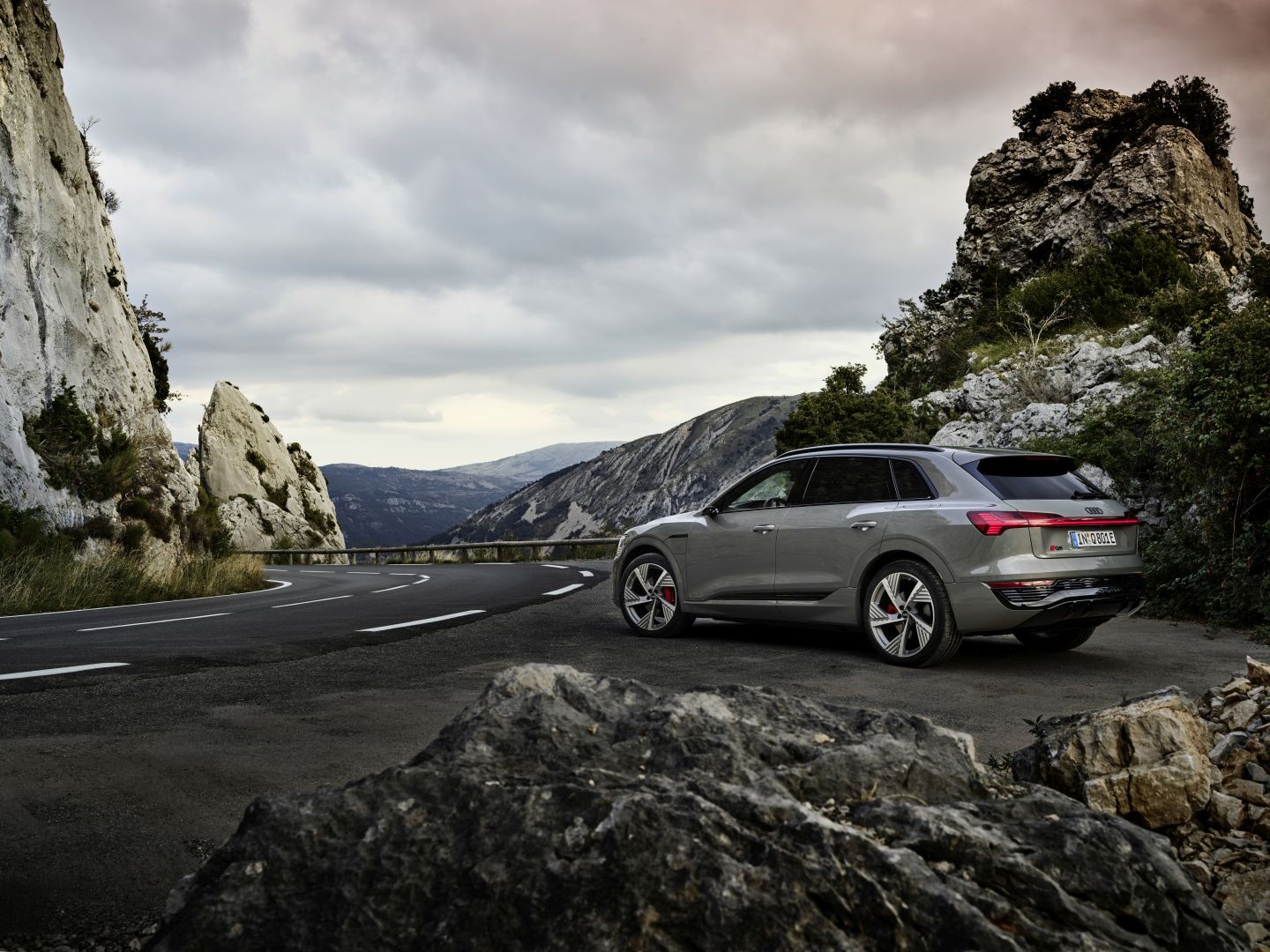 Audi Q8 E-Tron photo 13