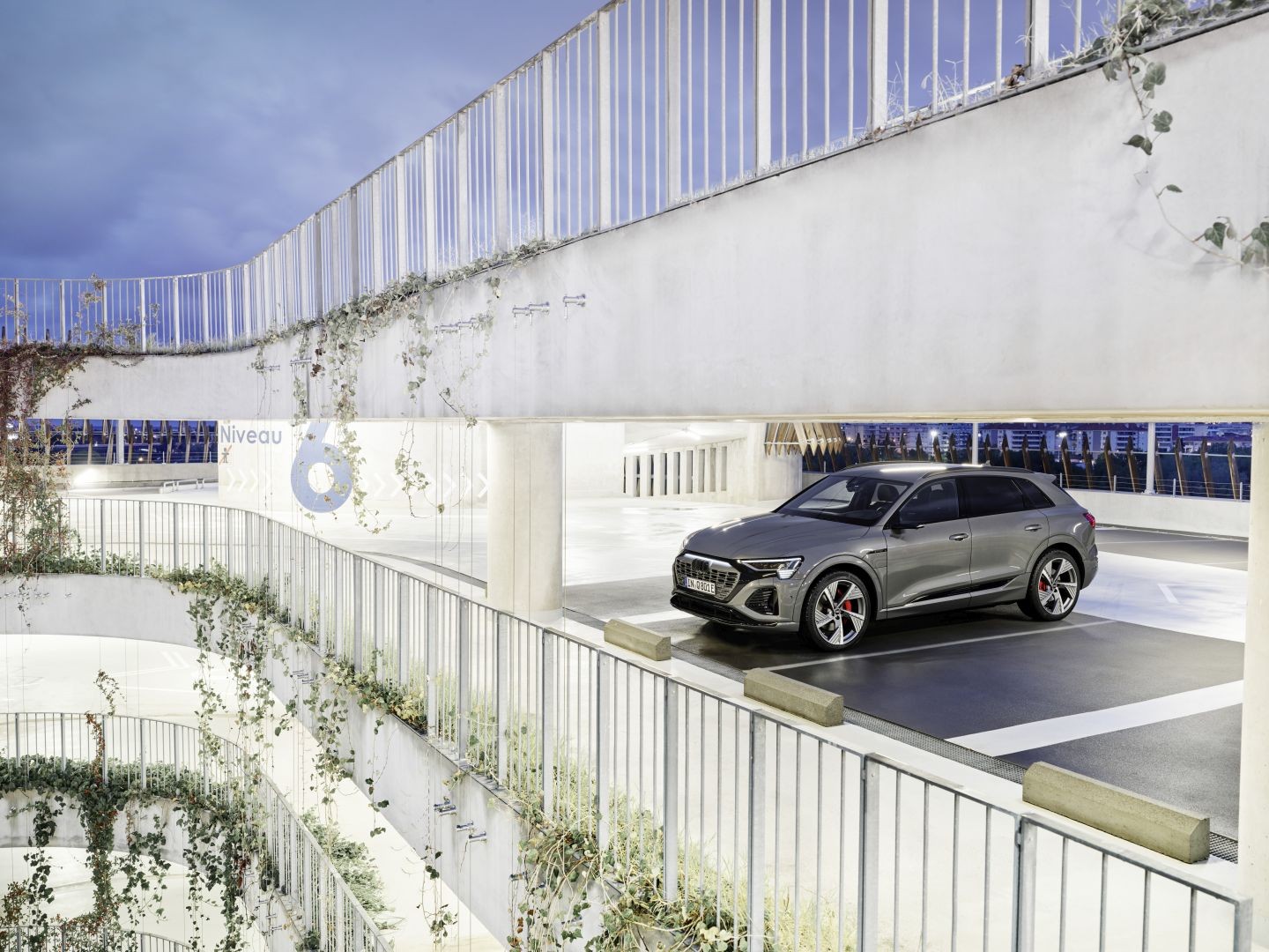 Audi Q8 E-Tron photo 19