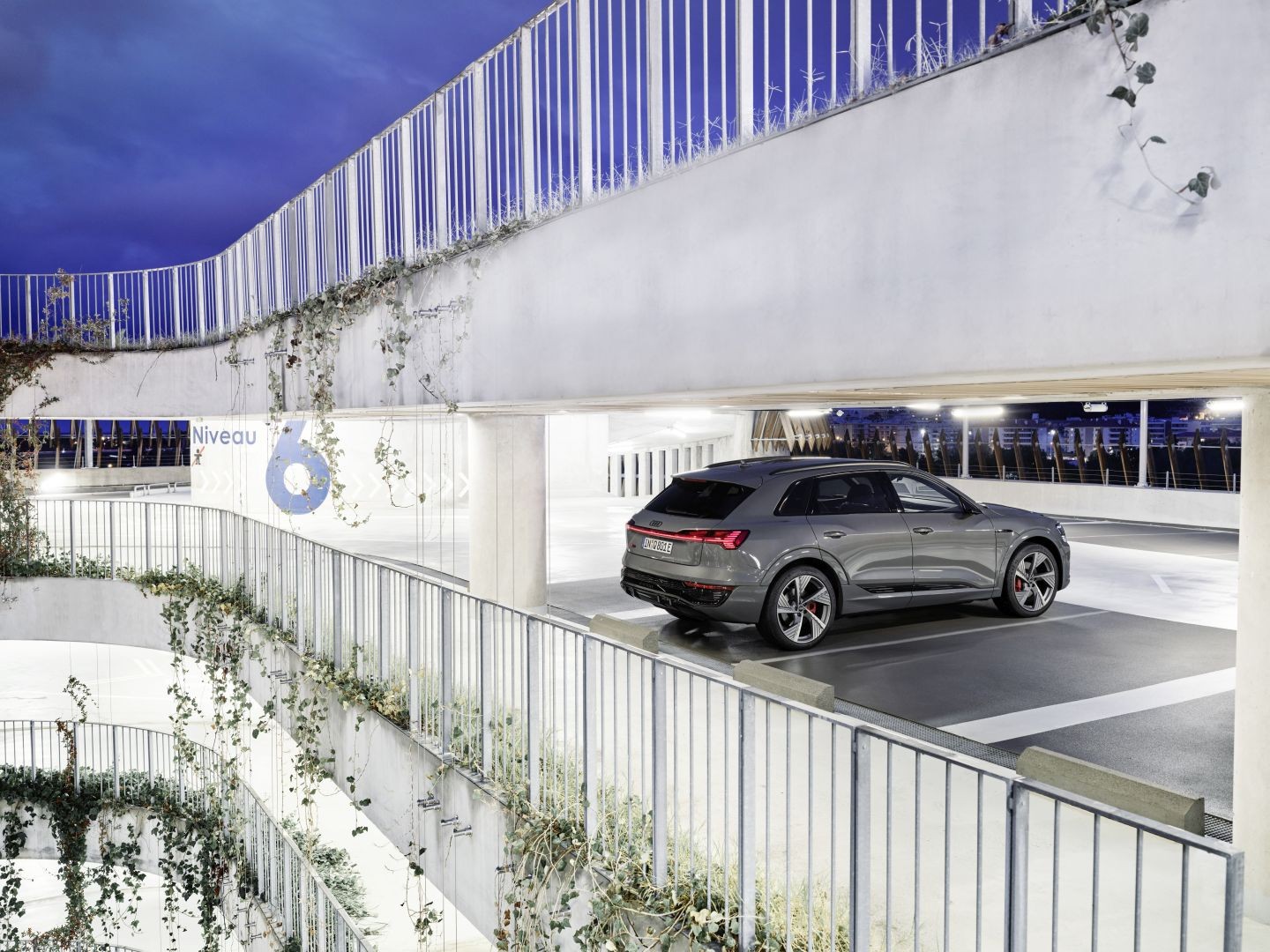 Audi Q8 E-Tron photo 20