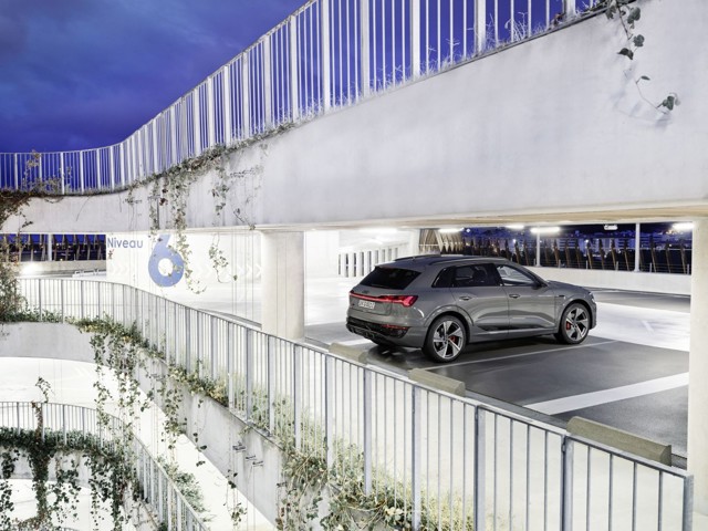 Audi Q8 E-Tron photo 20