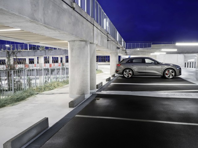 Audi Q8 E-Tron photo 21
