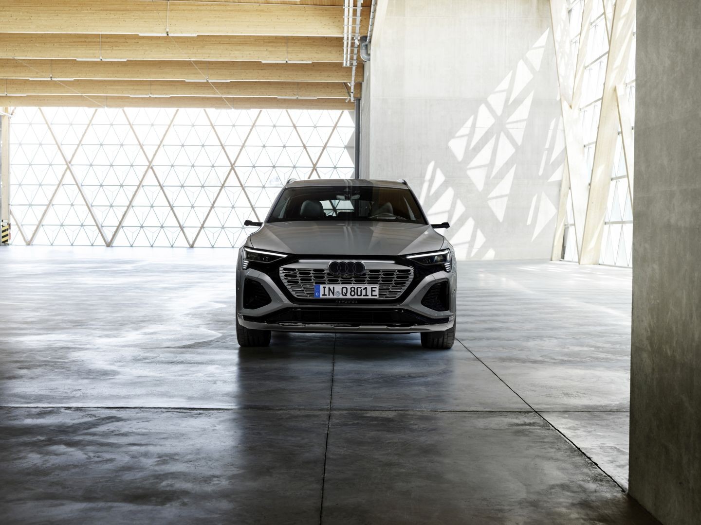 Audi Q8 E-Tron photo 23