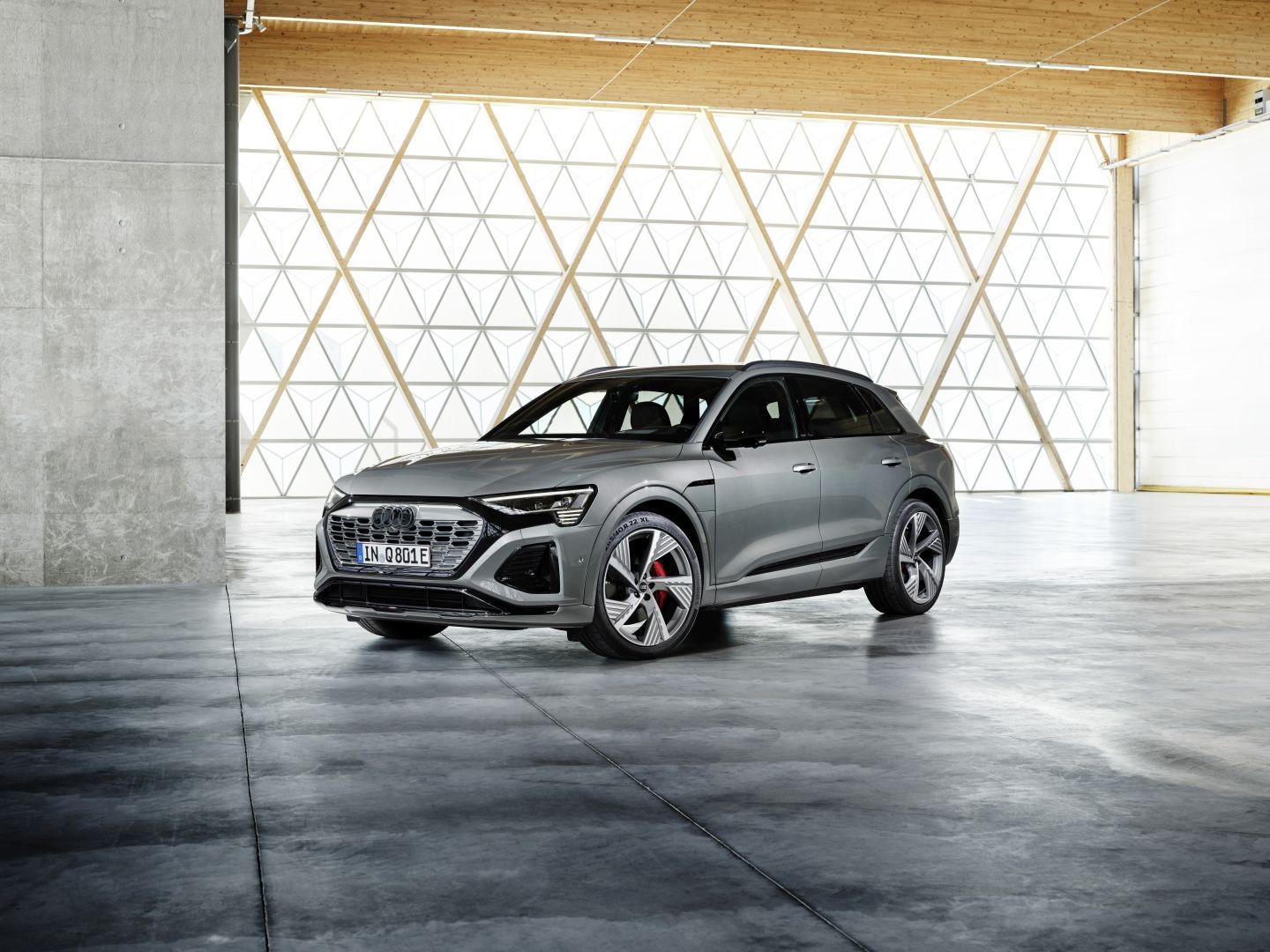Audi Q8 E-Tron photo 24