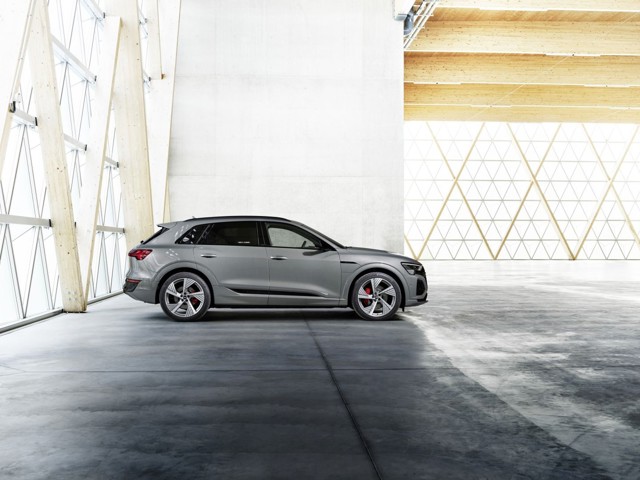 Audi Q8 E-Tron photo 25