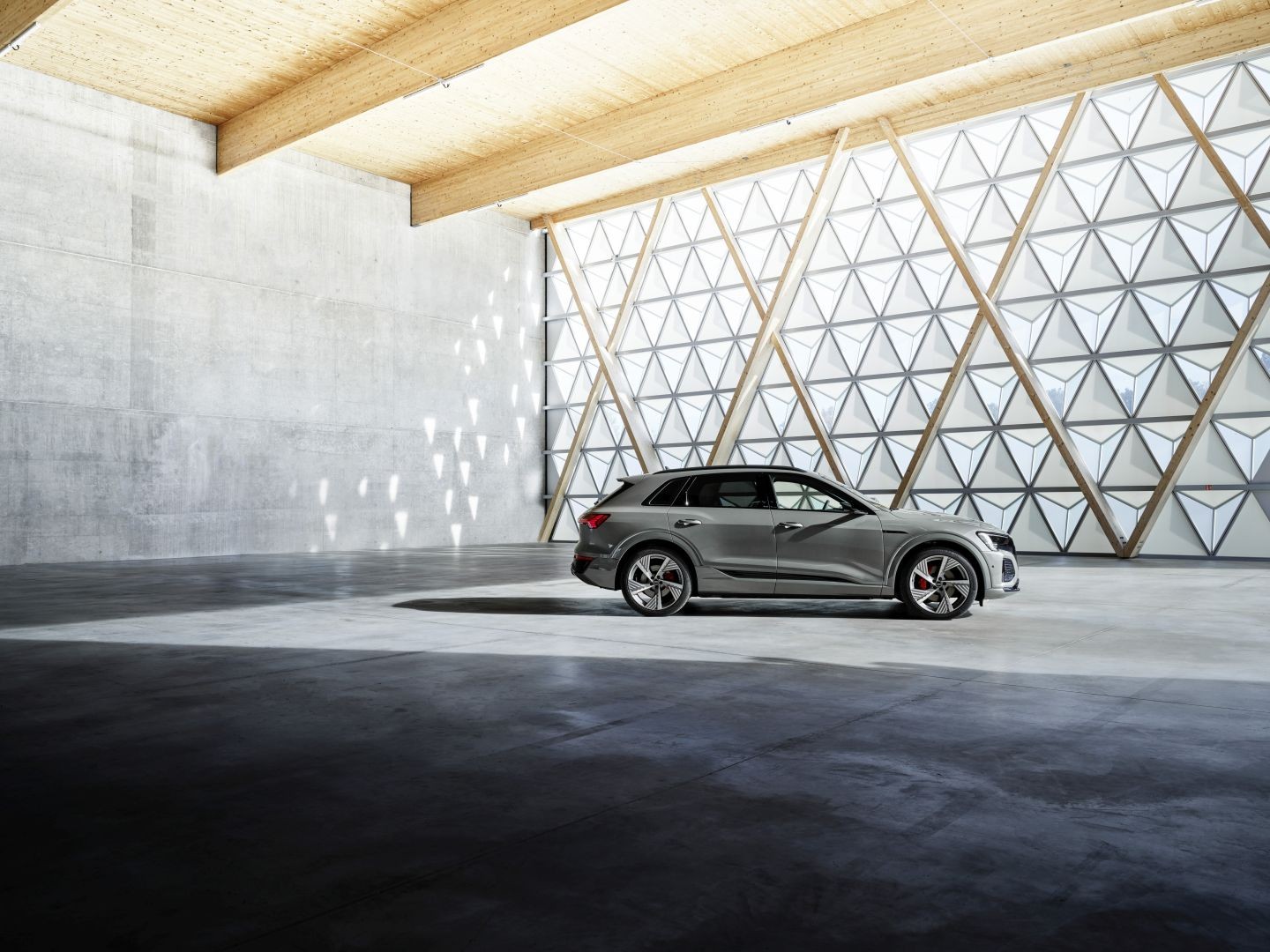 Audi Q8 E-Tron photo 26