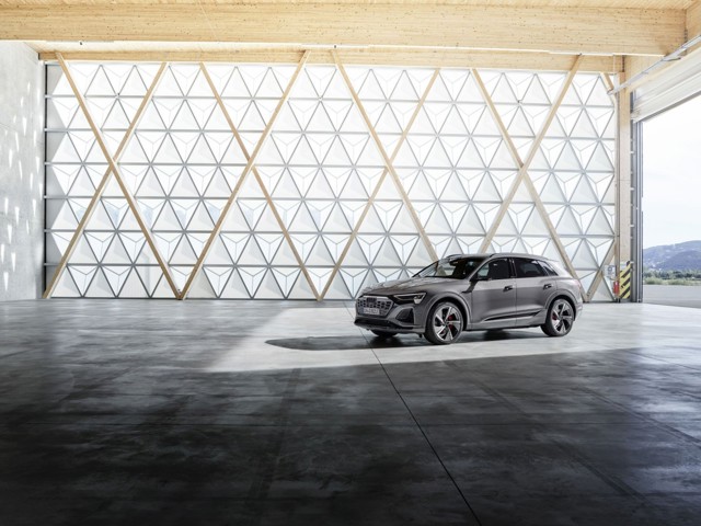 Audi Q8 E-Tron photo 28