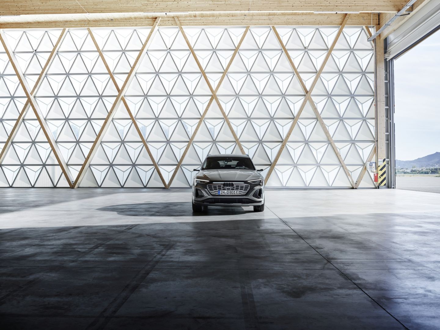 Audi Q8 E-Tron photo 29