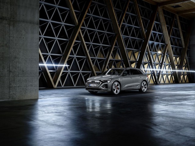 Audi Q8 E-Tron photo 30