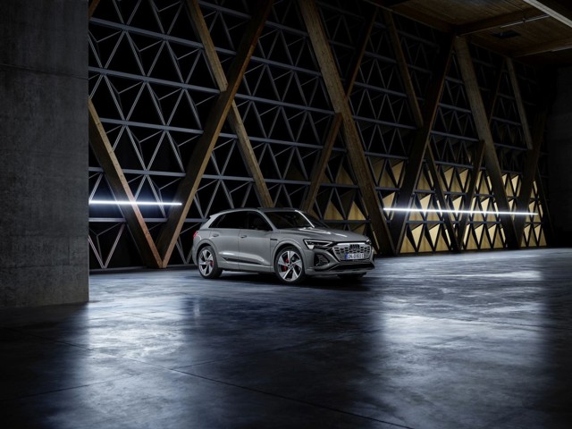 Audi Q8 E-Tron photo 32