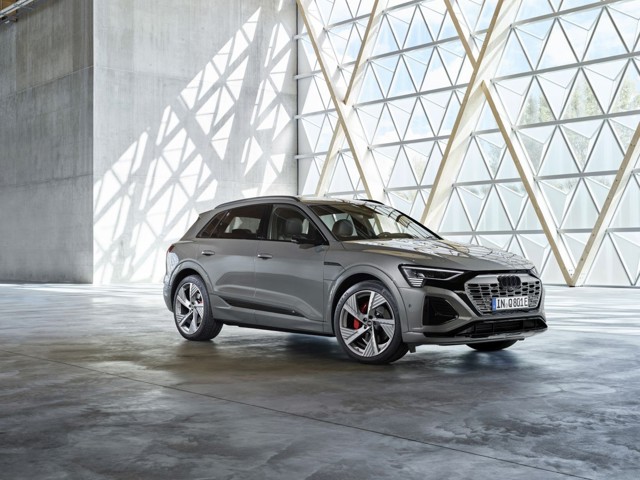 Audi Q8 E-Tron photo 2