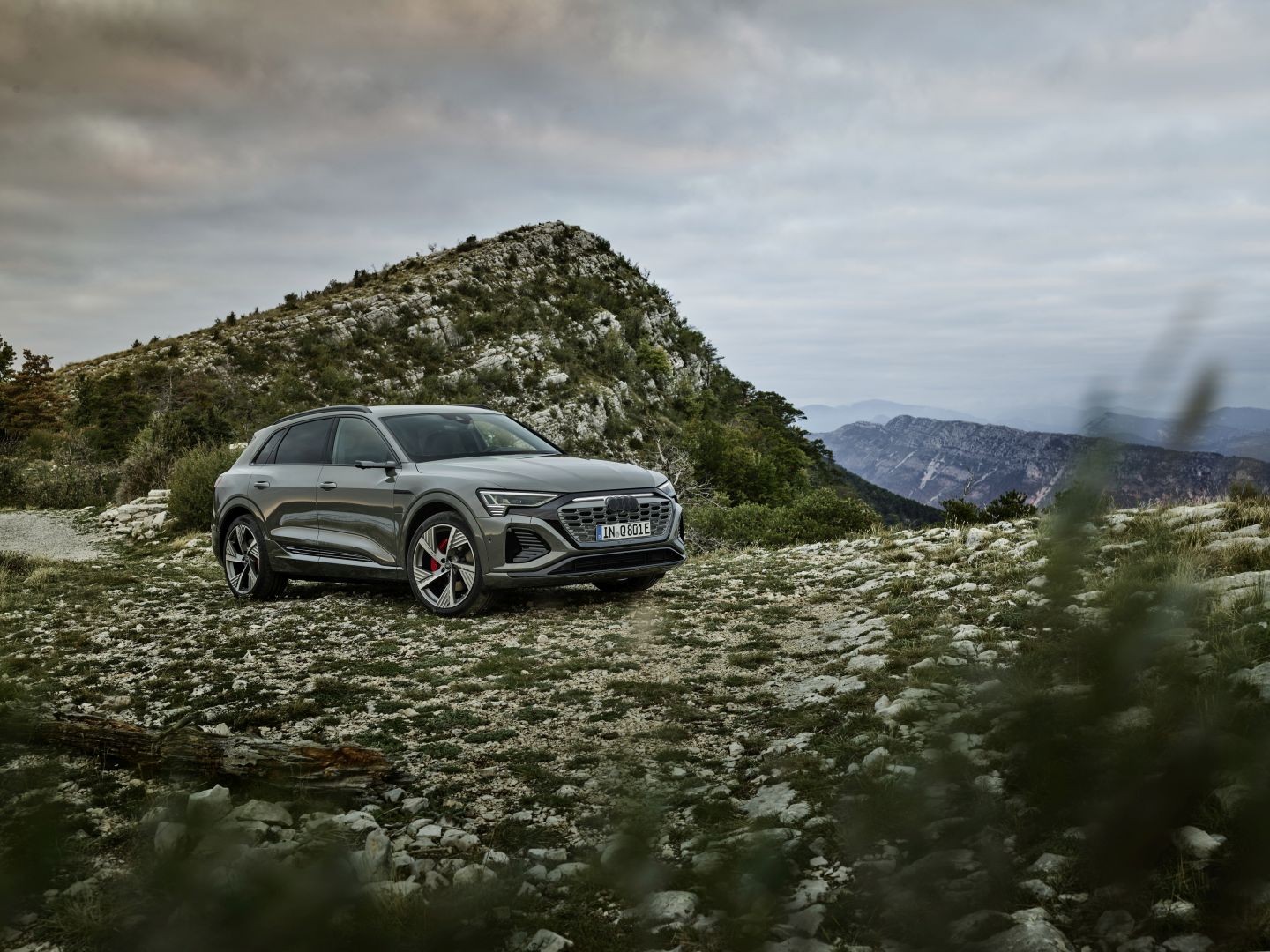 Audi Q8 E-Tron photo 38