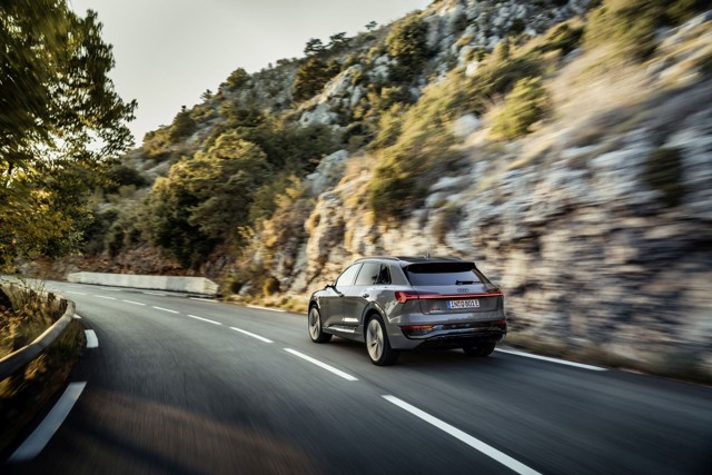 Audi Q8 E-Tron photo 41