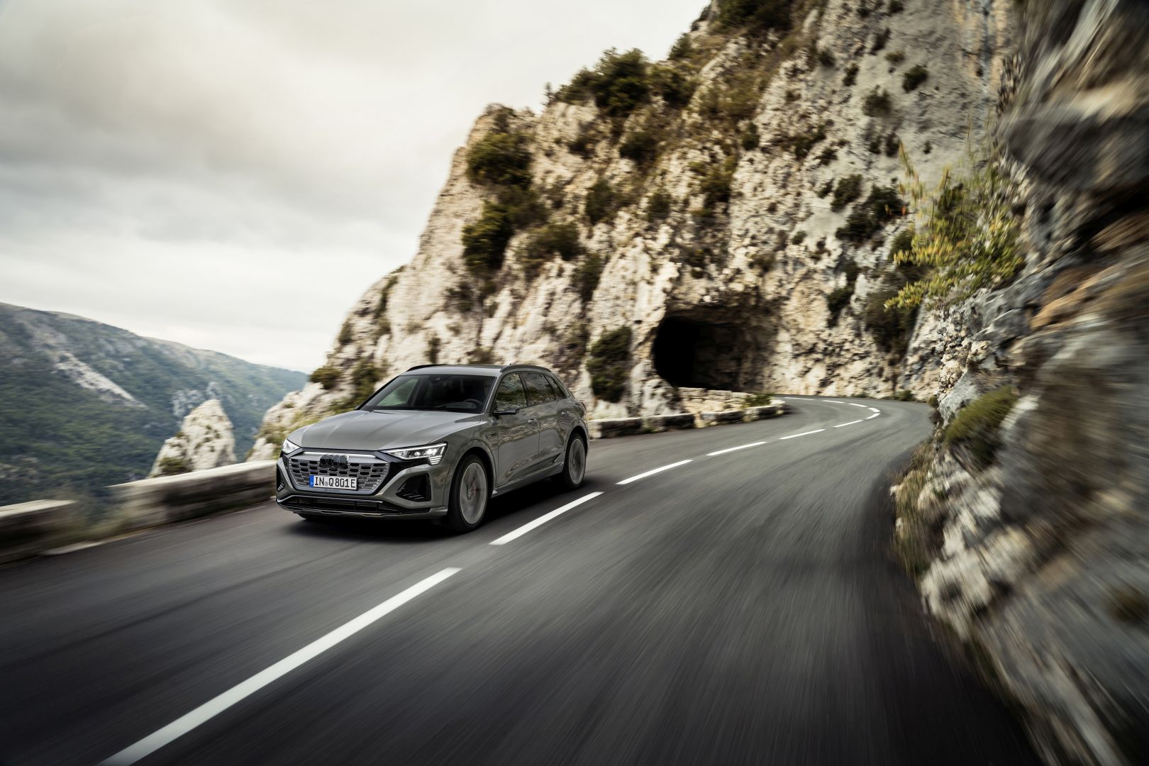Audi Q8 E-Tron photo 42