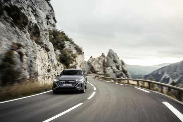 Audi Q8 E-Tron photo 45