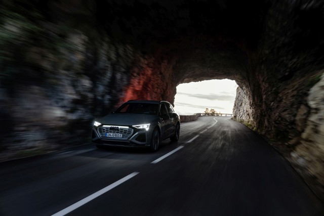 Audi Q8 E-Tron photo 46