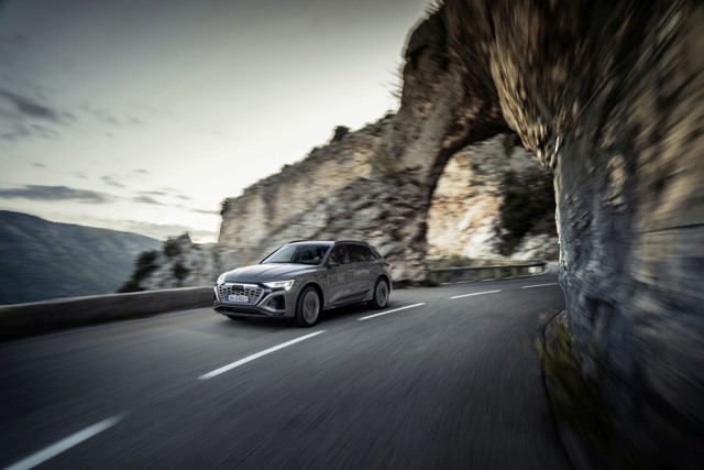 Audi Q8 E-Tron photo 47