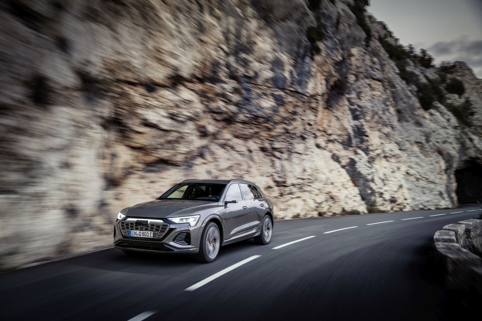 Audi Q8 E-Tron photo 48