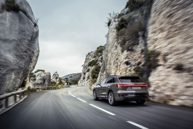Audi Q8 E-Tron photo 49