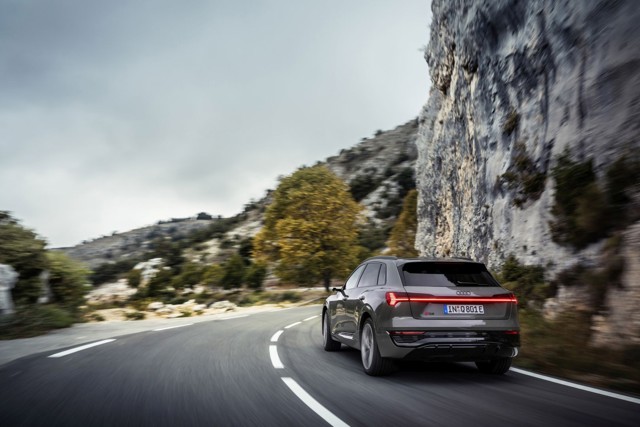 Audi Q8 E-Tron photo 50