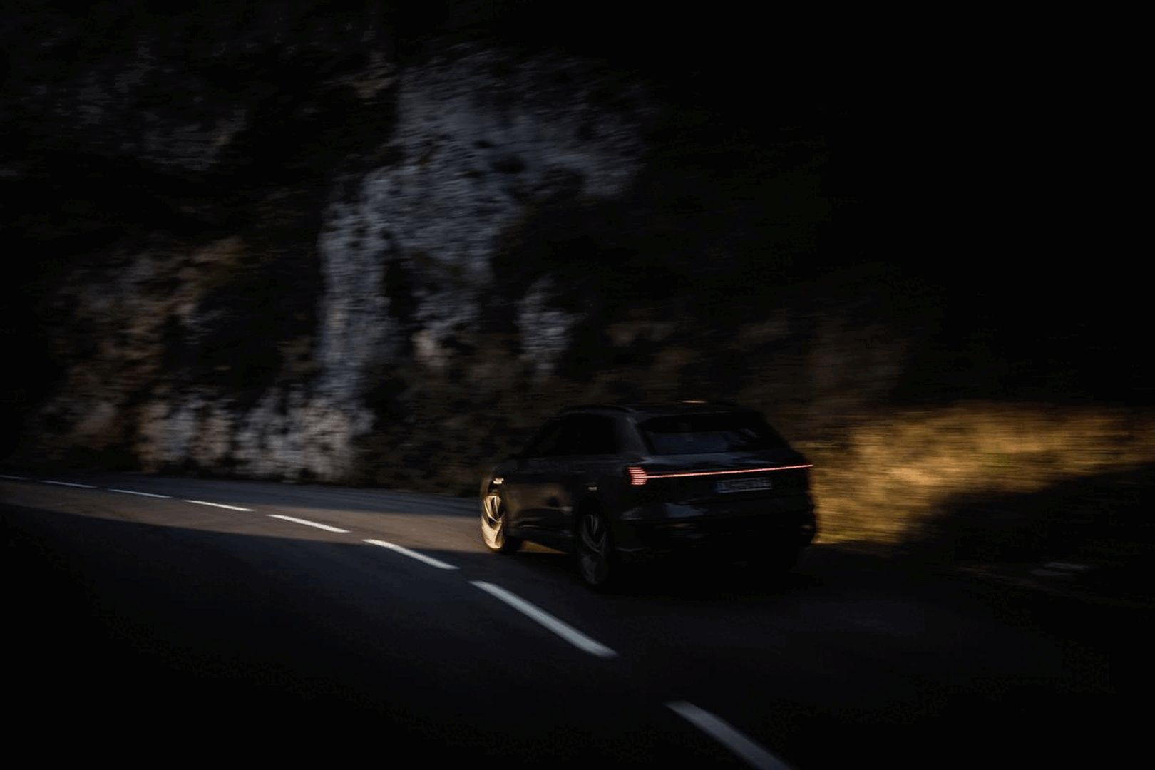 Audi Q8 E-Tron photo 51