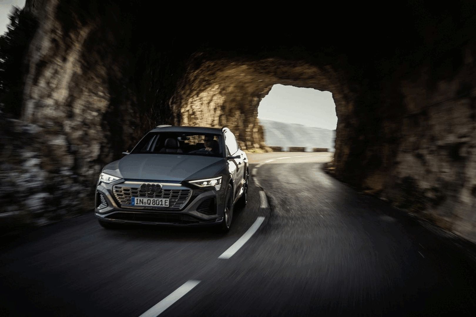 Audi Q8 E-Tron photo 54