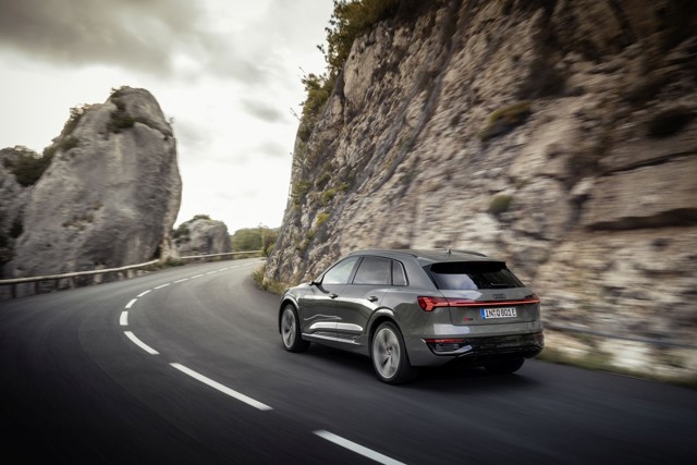 Audi Q8 E-Tron photo 4