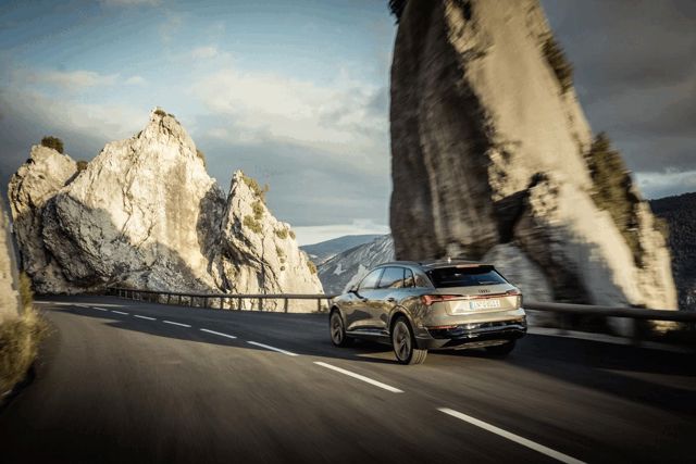 Audi Q8 E-Tron photo 58