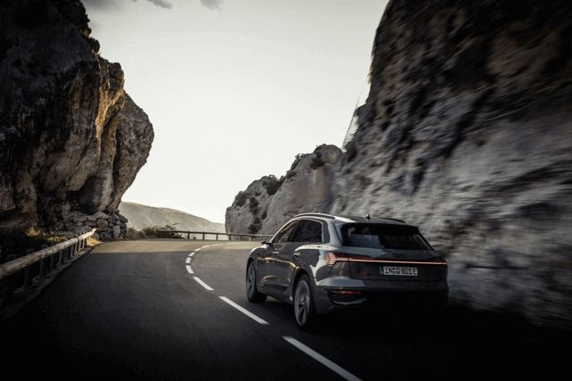 Audi Q8 E-Tron photo 59