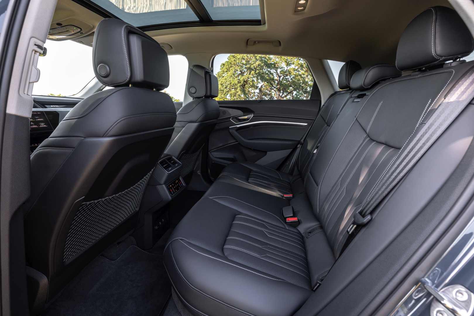 Audi Q8 E-Tron photo 108