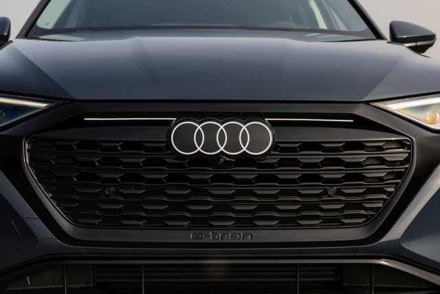 Audi Q8 E-Tron photo 69