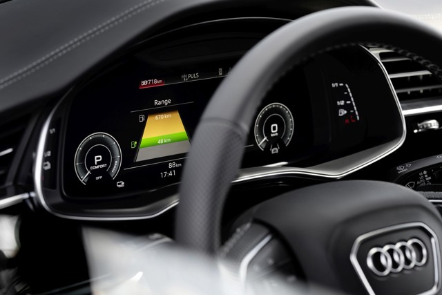 Audi Q8 photo 220