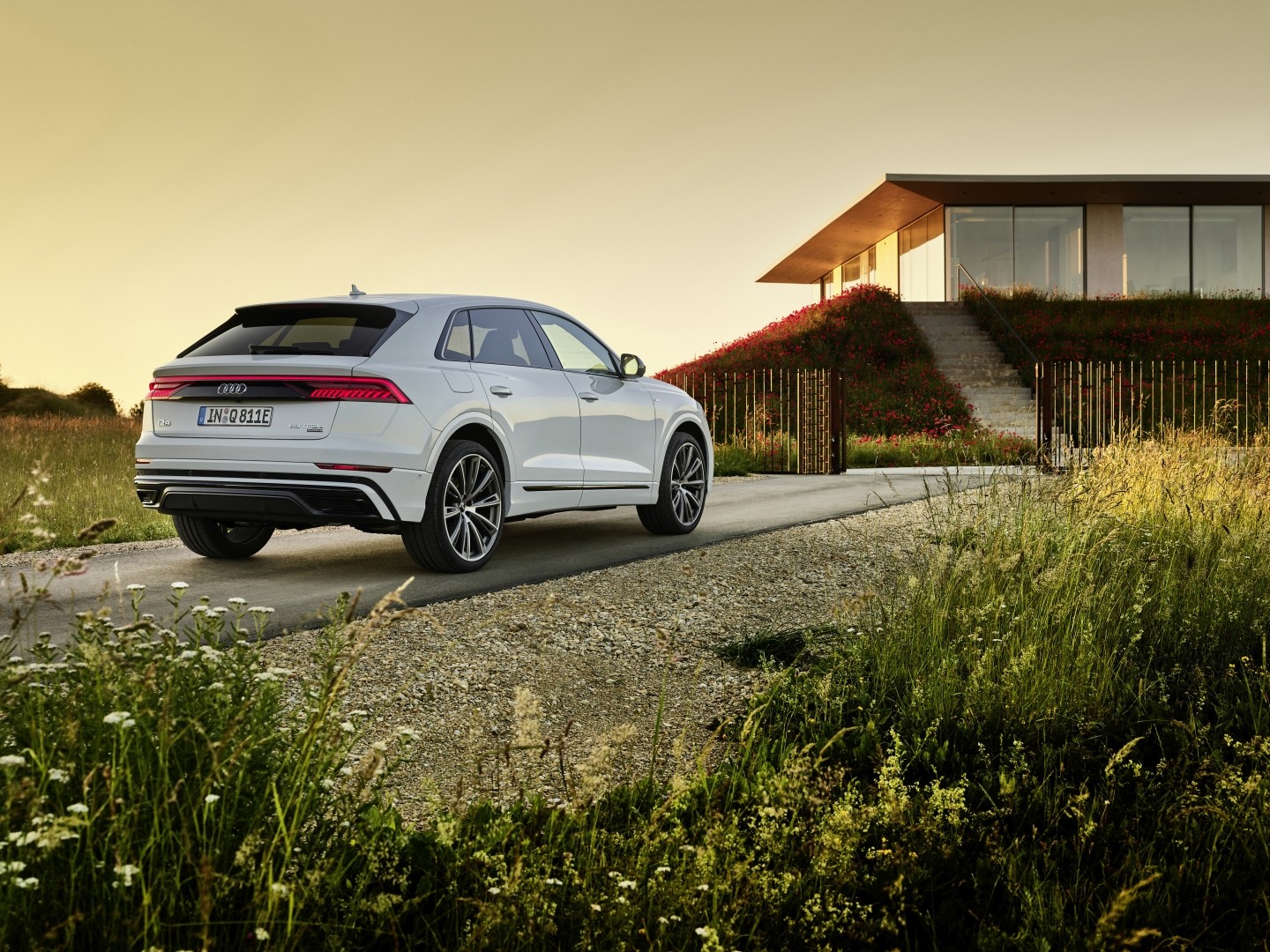Audi Q8 photo 200