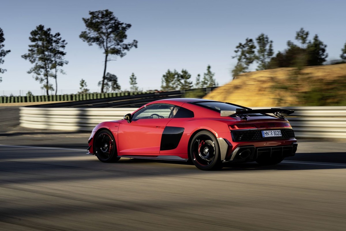 Audi AUDI R8 V10 5.2 V10 FSI 6AT (525 HP)