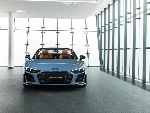Audi R8 Spyder photo 1